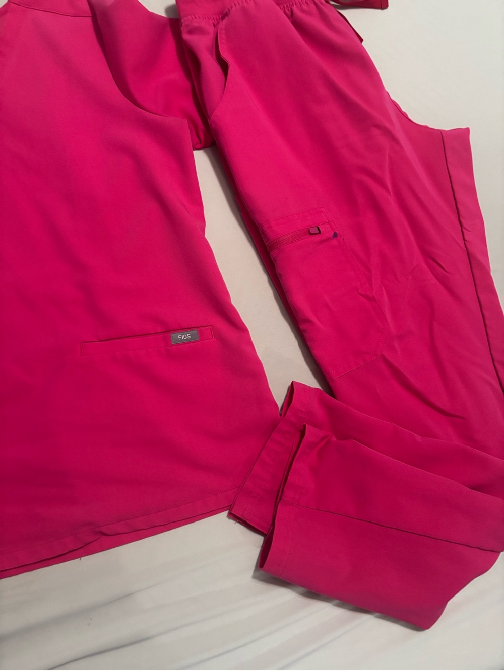FIGS-Shocking pink scrub set - Picture 2 of 5